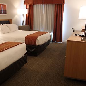 Queen Room Two Queen Beds No View